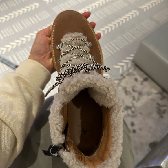 Aquatalia Hadlee Boot NWT Size 8